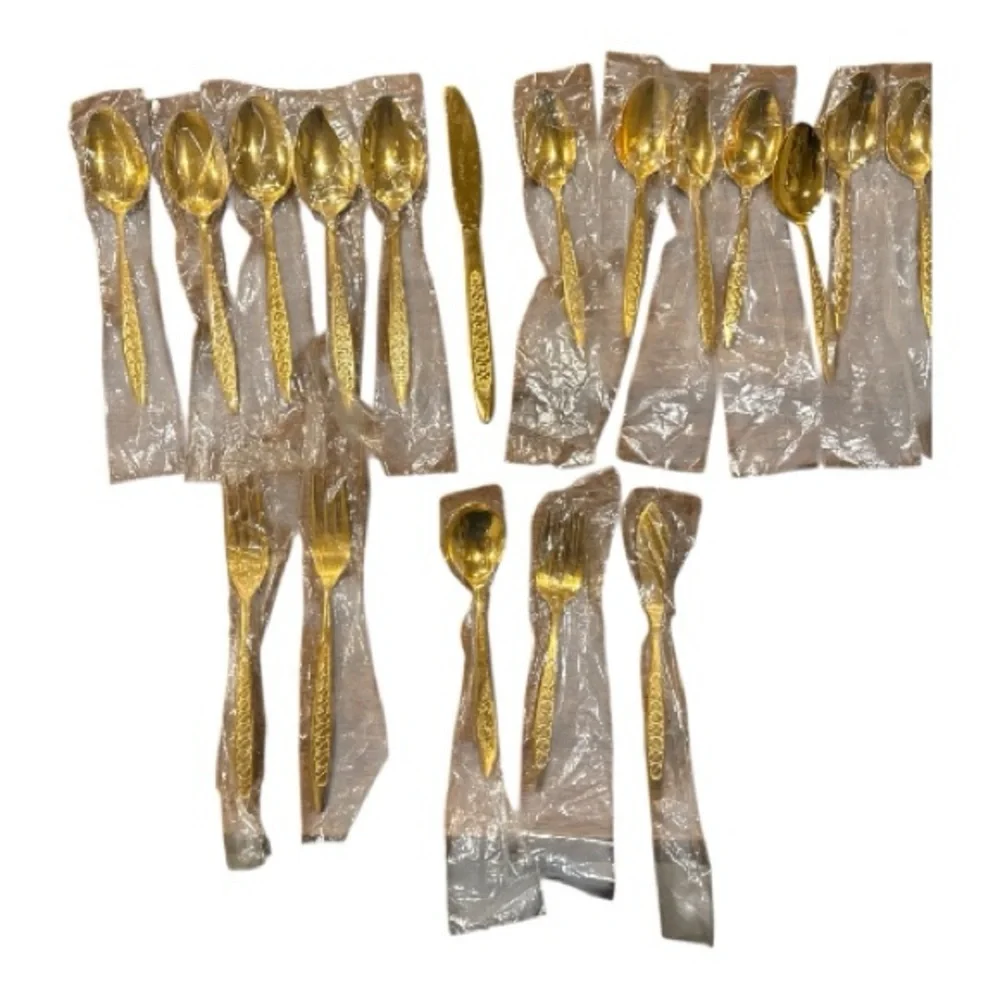 Elegant Gold Stainless steel Clover Hill 18 piece
